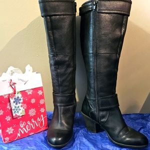 Easy Spirit Black Leather 8W Heeled Boots